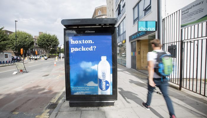 GLACÉAU smartwater is running a geo-targeted ‘hyper-local’ Digital Out-Of-Home (DOOH) campaign which shares tips from celebrities, fashion experts and other influencers with Londoners who are within 500 metres of a beacon-equipped poster site.