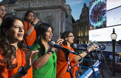 Samsung is launching the ‘Gear S3 World Choir’ event, which sees 24 choirs from 24 different countries performing every day from December 1st through December 24th on the UK’s first ‘biometric stage’, powered by the Samsung Gear S3 smartwatch.