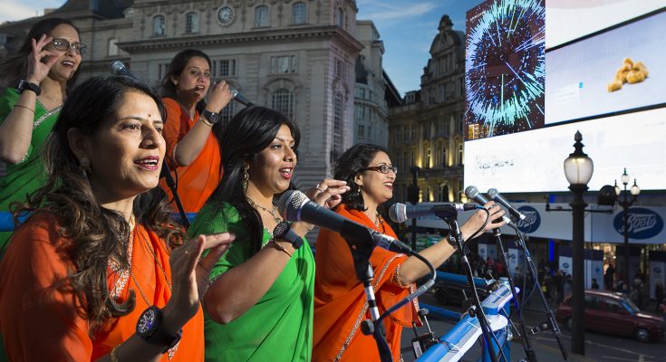 Samsung is launching the ‘Gear S3 World Choir’ event, which sees 24 choirs from 24 different countries performing every day from December 1st through December 24th on the UK’s first ‘biometric stage’, powered by the Samsung Gear S3 smartwatch.